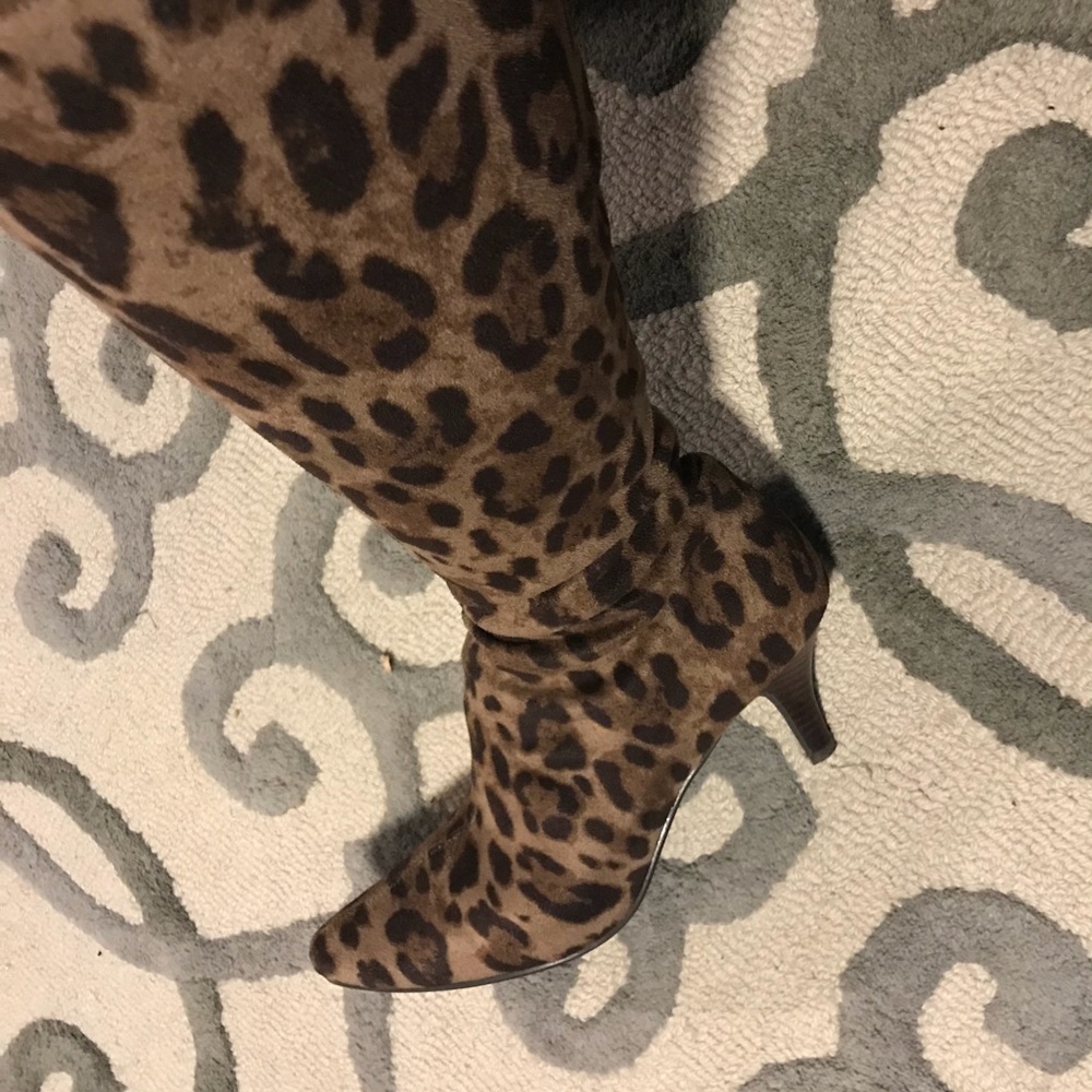 Leopard print boots suede